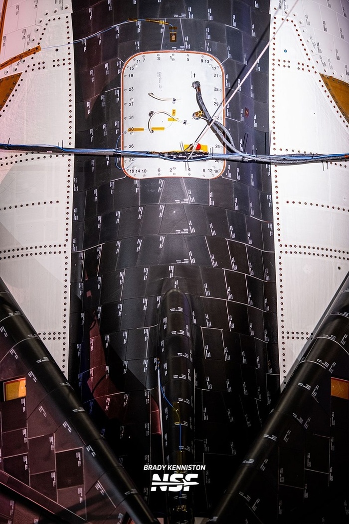 Проводка, используемая во время испытаний, прикреплена к верхней части транспортного средства. (Фото: Брэди Кеннистон из NSF)