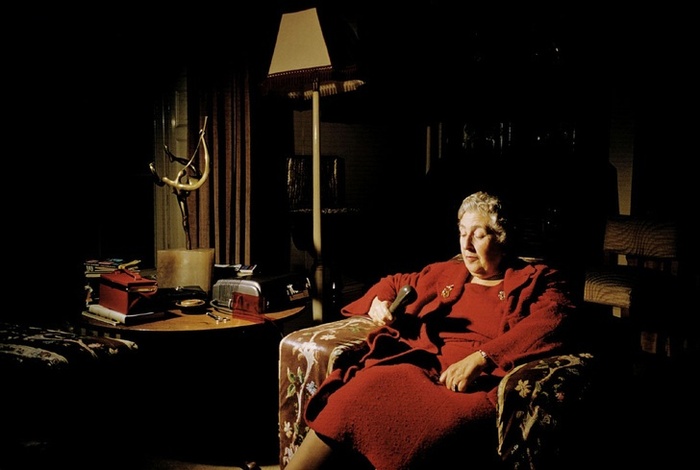 Агата Кристи в ее доме в Уоллингфорде. 1956 год