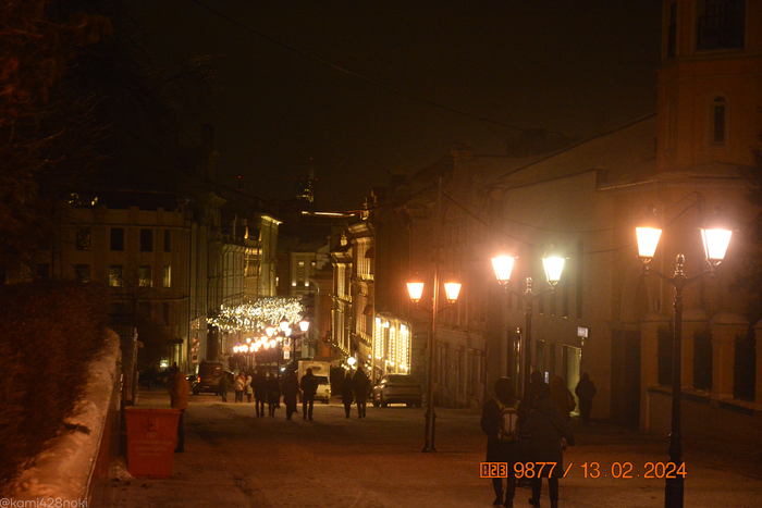 Столешников переулок. По нему спускаюсь к бару