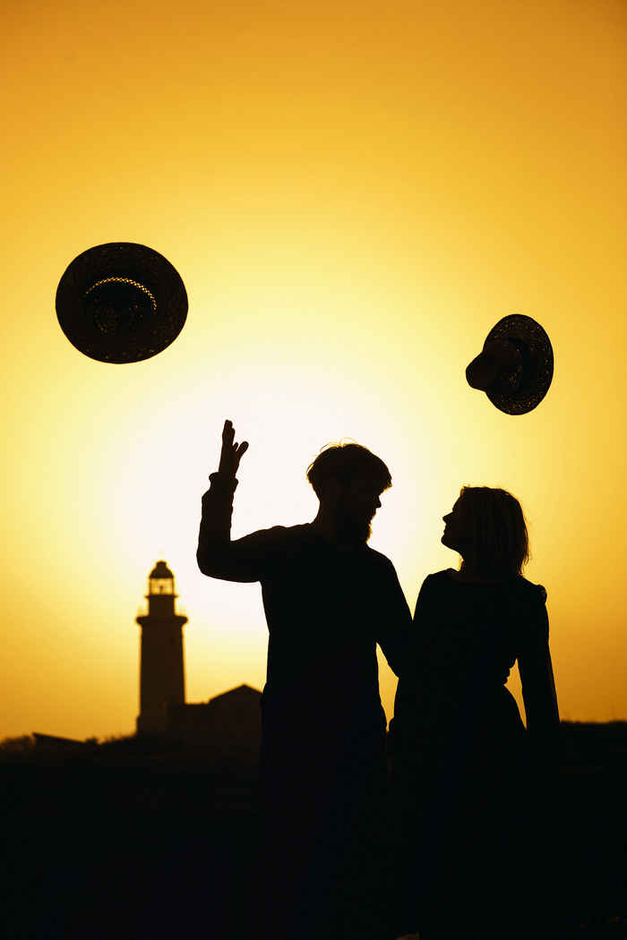 Мы эти панамки кидали весь день, пока снимались.