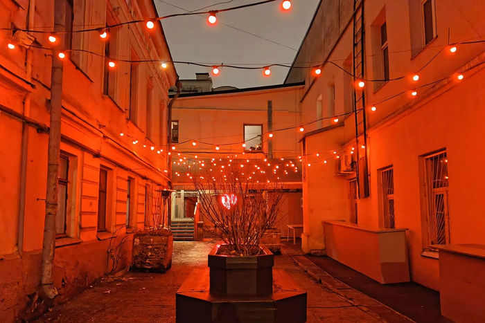 Фото на Tecno Pova 5 в ночном режиме