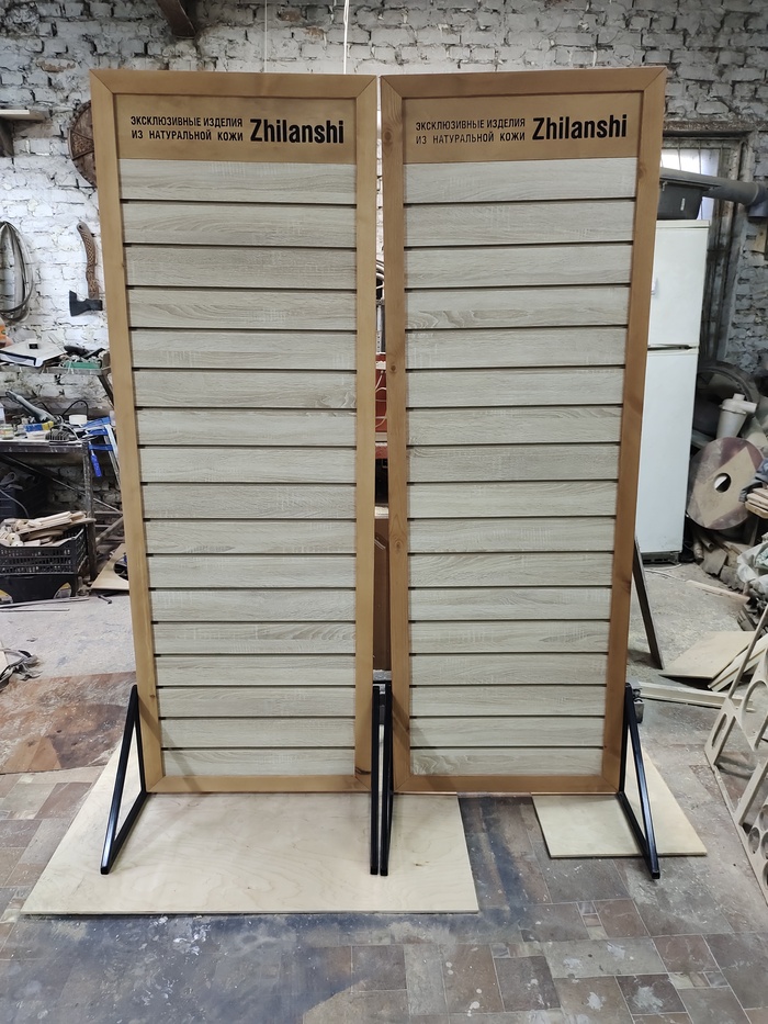 Стойки для эконом панели, панель была предоставлена заказчиком.