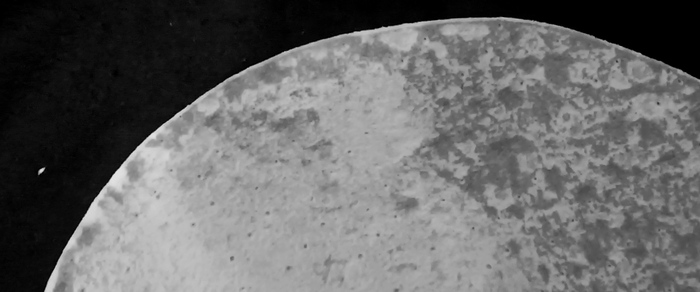 Засекреченное фото Луны с секретной орбитальной станции рептилоидов, XVII век
