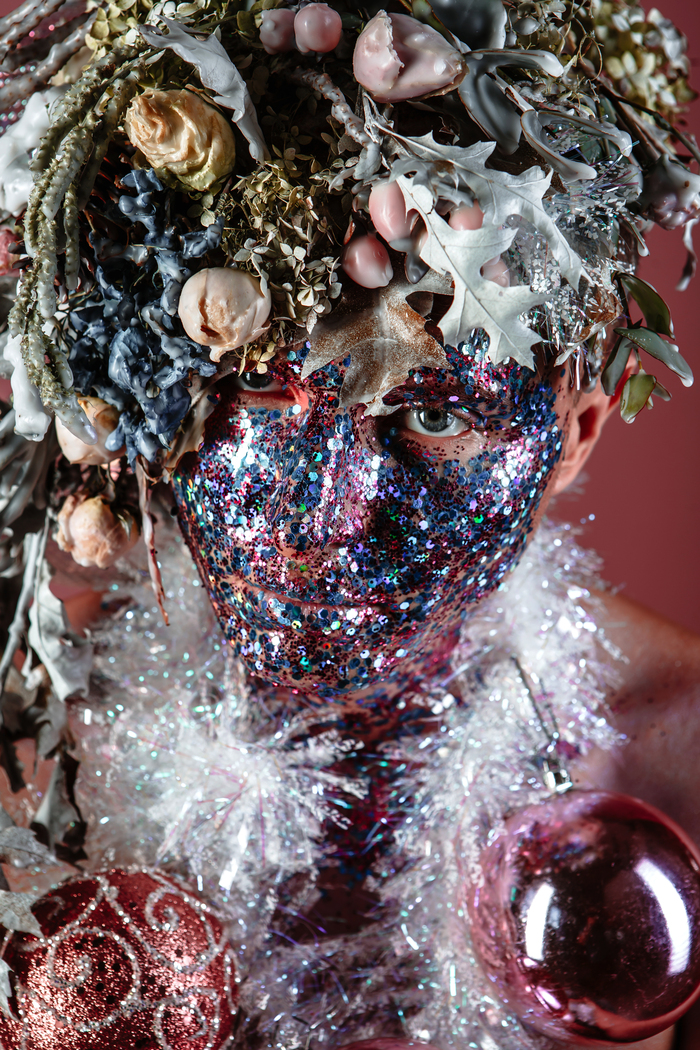 Уставший январь от праздников