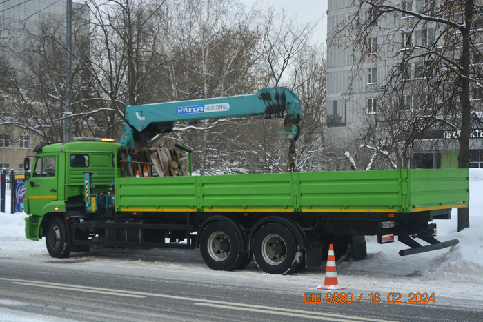 Обычно в такие цвета красят эвакуаторы...