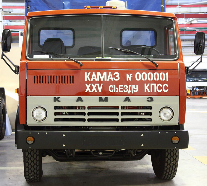 Ровно 48 лет назад из заводских ворот выехал первый грузовик Камаз!