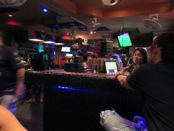 "Есть свежий RÖM!" Где-то посреди Metro, Патайя, Таиланд.