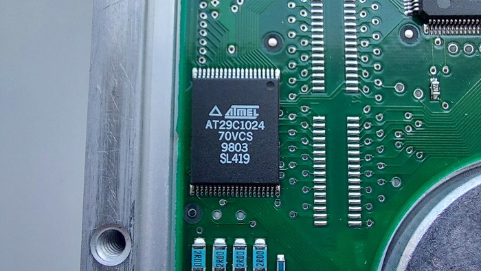 EEPROM Atmel AT29C1024-70VCS.