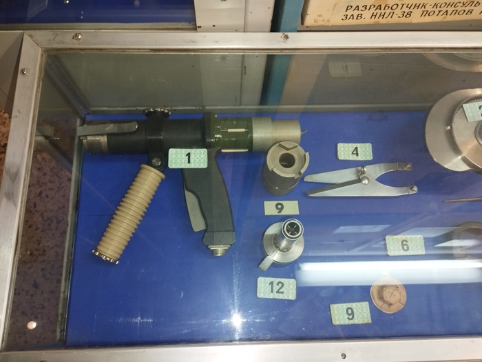 Набор космических ручных инструментов.