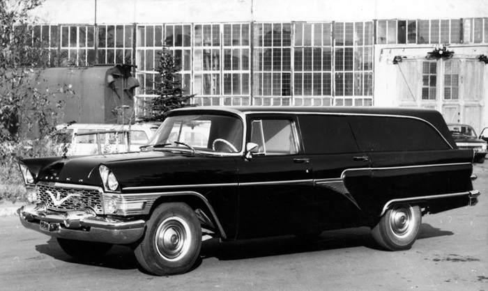 Фургон ГАЗ-13С, сделанный по специальному заказу правительства Вьетнама