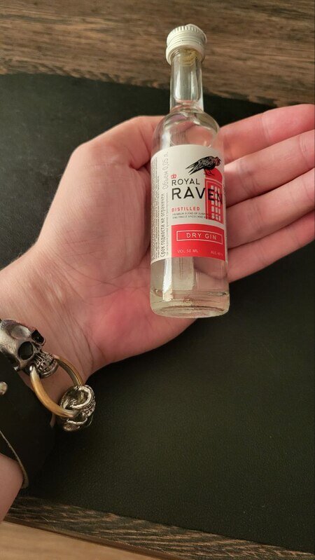 Royal Raven Dry Gin.     , , -, 