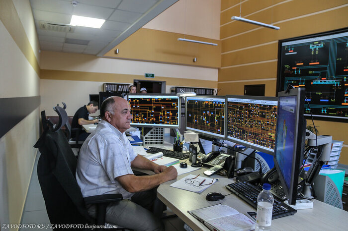 Из серии «Именно они делают Россию великой» / снято мной в Центре управления сетями города Уфы
