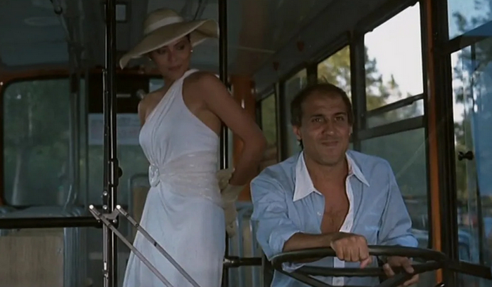 Всякий влюбленный слегка ненормален. Любовь вообще безумна. Это некая форма социально принятого сумасшествия.