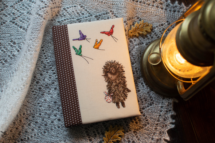 Очень интересное предложение - добавить ярких красок, и вместо мотыльков полетели разноцветные бабочки!