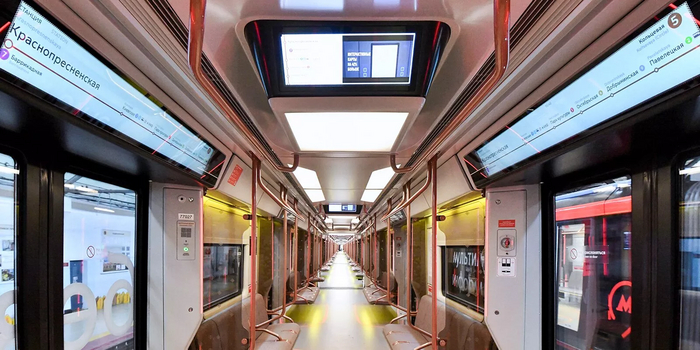 Поезд Москва-2020 в метро
