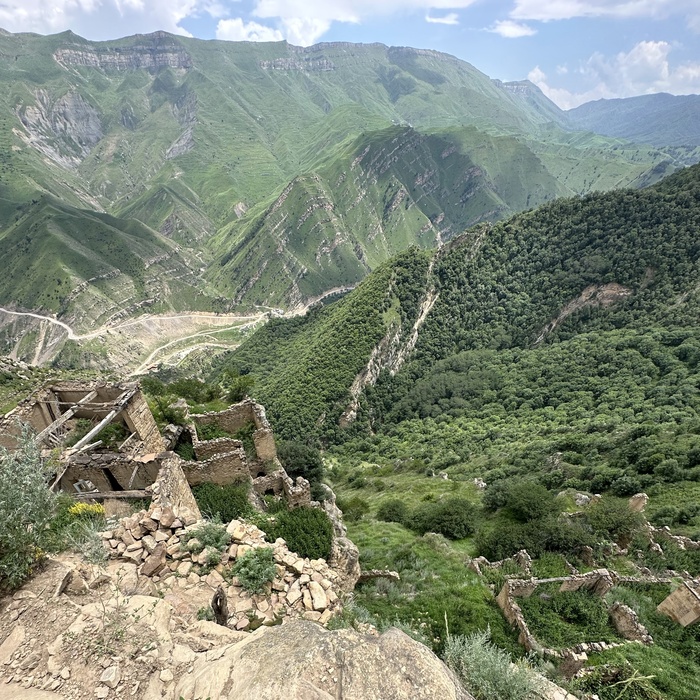 Вид с верхней точки Гамсутля