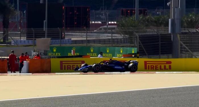 Проблемы Алекса Албона в конце первой сессии тестов