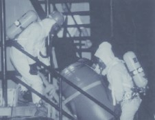 А вот так вывозили ту самую бочку