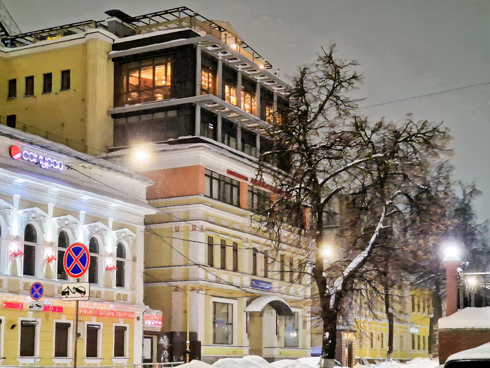 Беглым взглядом зацепим Малую Покровскую.