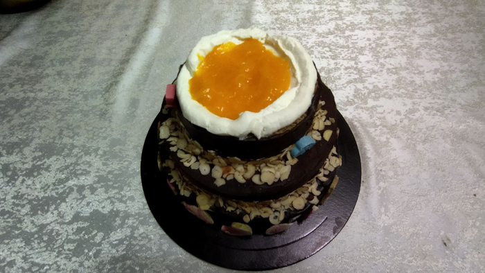 ещё один слой мандаринового конфитюра и крема