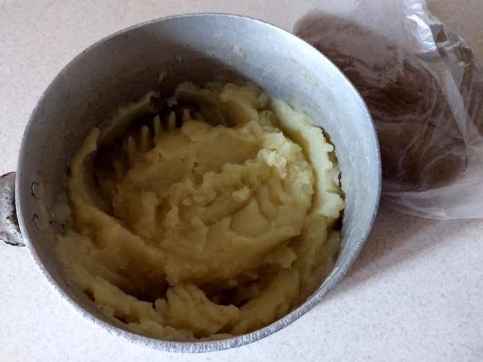 Скатываем в шарики, примерно 80-100 граммов