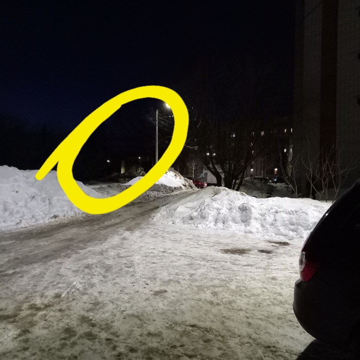 А вот теперь частности: аптека - вооон там!