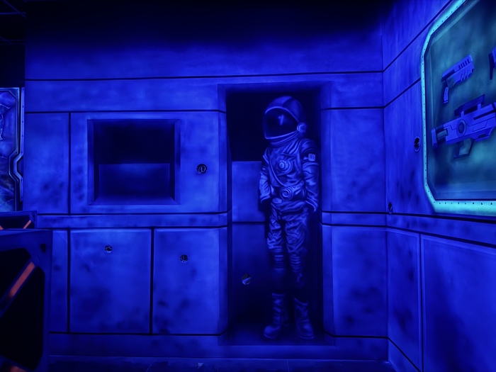 Аэрография на стене святящейся краской Художник, Современное искусство, YouTube, Аэрография, Акрил, Роспись стен, Видео, Длиннопост