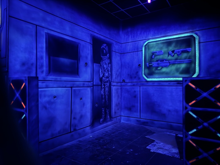 Аэрография на стене святящейся краской Художник, Современное искусство, YouTube, Аэрография, Акрил, Роспись стен, Видео, Длиннопост