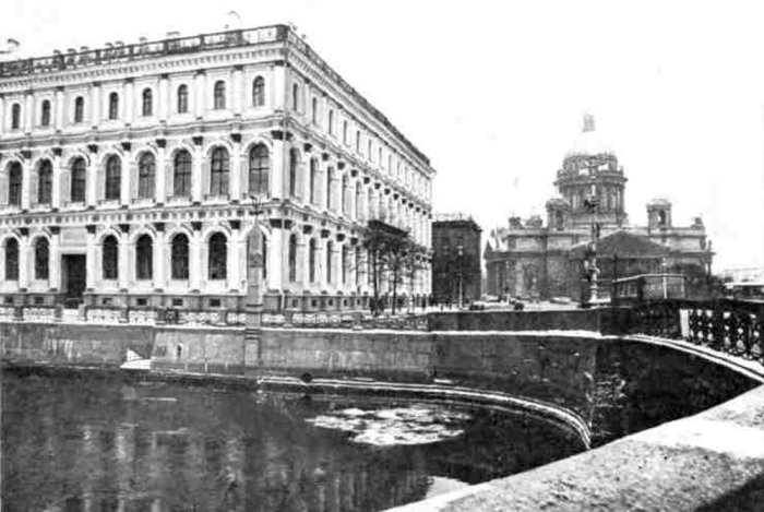 Здание Всероссийского института растениеводства на Исаакиевской площади.