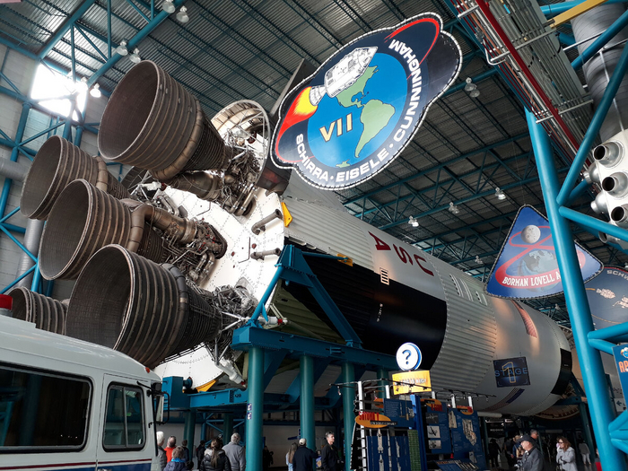 - "-5"  "" (Apollo)       . , ,   "-7" (Apollo 7):  ,     