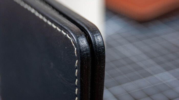 Обрабатываю торцы изделия наждачной бумагой разной гритности, полирую с помощью токонола и спец воска. Спец воск сам сварил - добавив к пчелиному карнаубский и канделильский воск (растительного происхождения), для хорошего блеска и укрепления урезов.