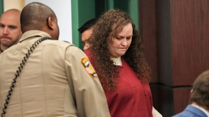 Мэган на суде