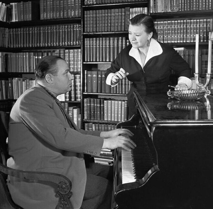 Родители - Мария Миронова и Александр Менакер