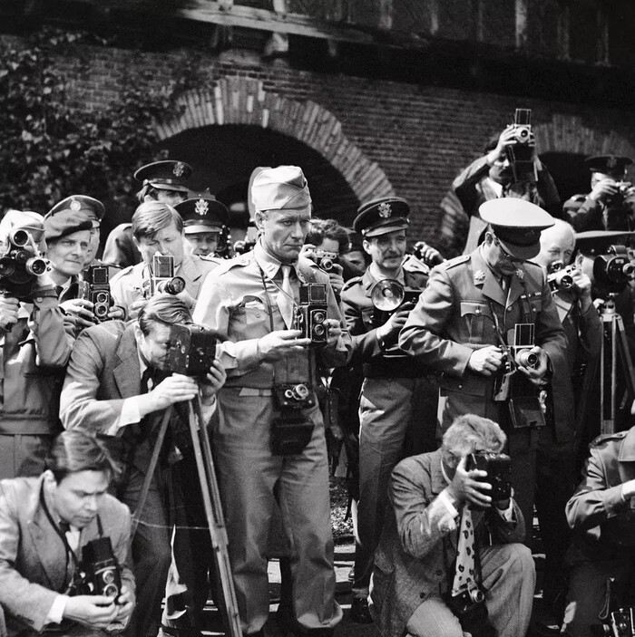 Опросом журнала "Советская культура" Миронов был признан лучшим актером 1987 года. Только сам Андрей Александрович об этом не узнал. На фото: Андрей Миронов в роли американского журналиста Брайта в фильме "Победа", 1987