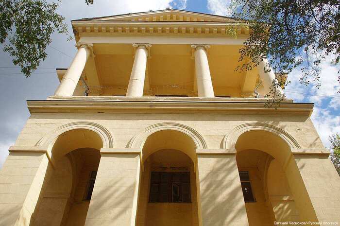 Вид сбоку, сюда выходят окна сан-узлов. (Фото из открытого источника)