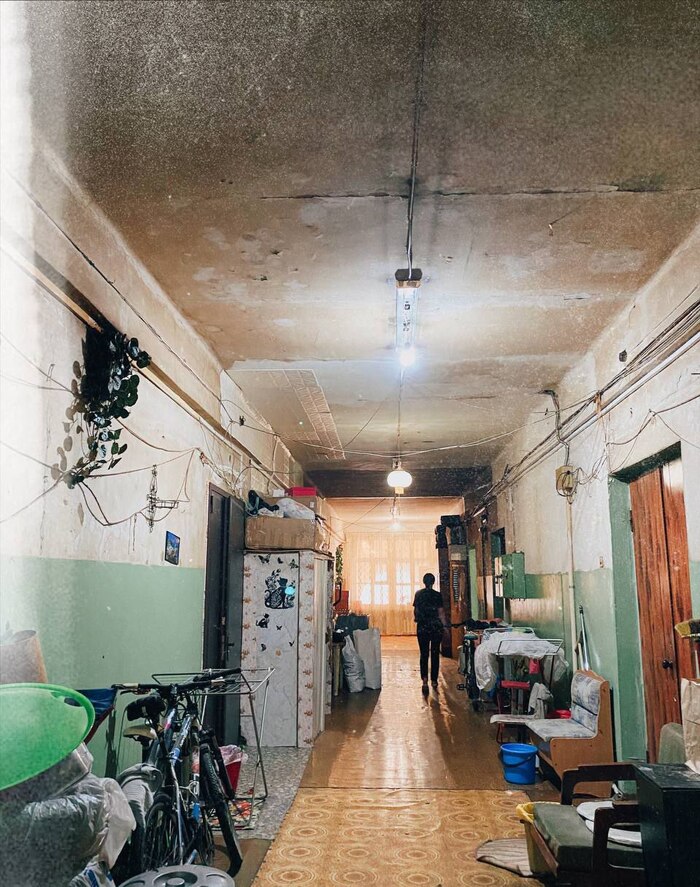 Вид внутри. Один из этажей. Центральное окно. (Фото из открытого источника)