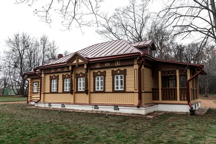 Дом в усадьбе Даровое.