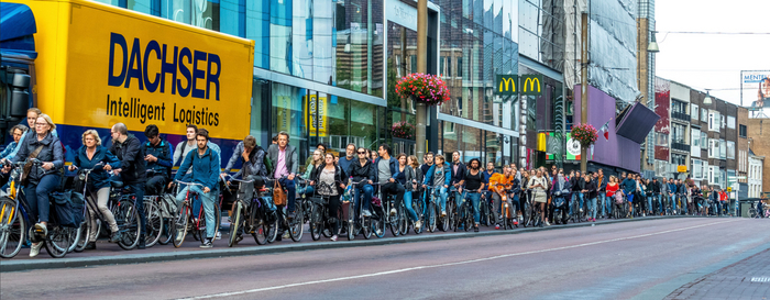 Велопробка в городе в час пик