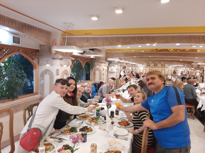 Наша группа в одном из ресторанов Ирана