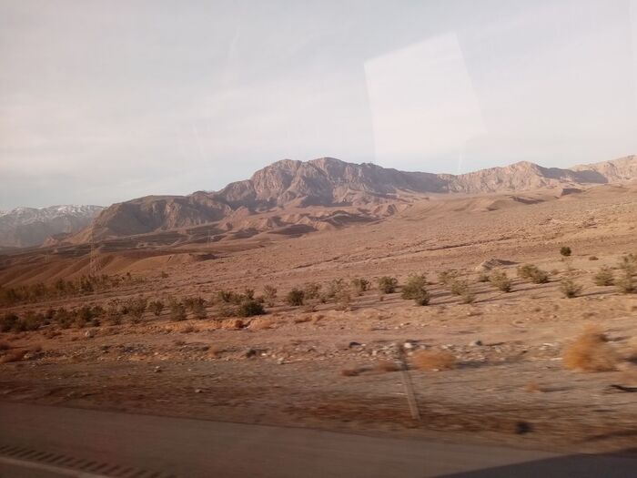 Пейзажи местной природы по пути из Тегерана в Исфахан (вид из автобуса)