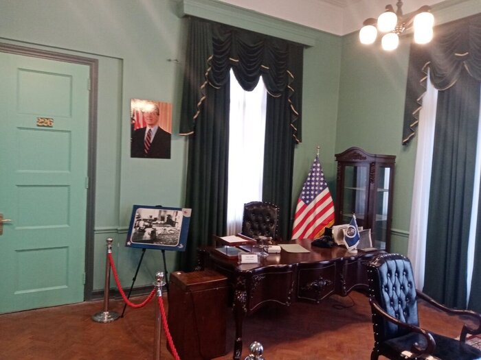 В бывшем посольстве США в Тегеране