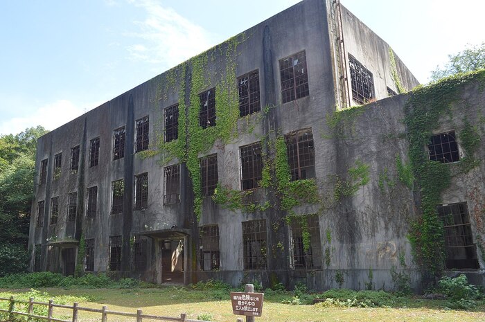 Руины завода по производству ядовитого газа