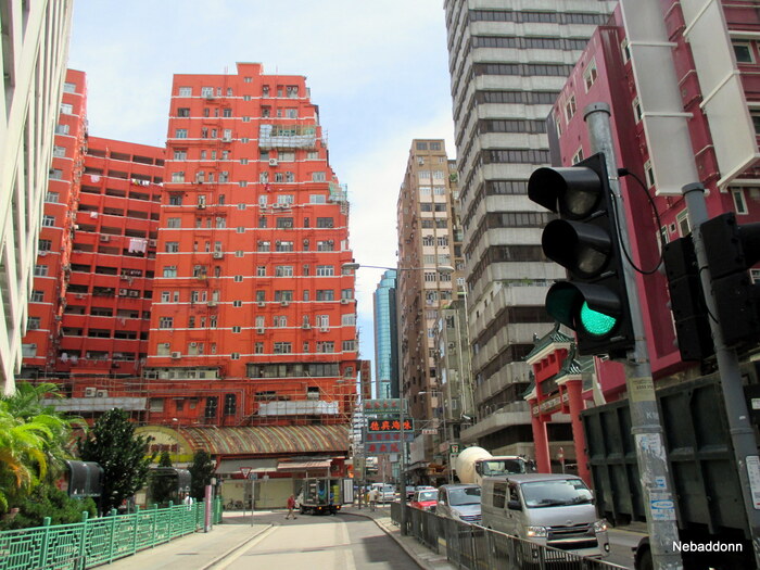 Три! "Фернандес, во имя святой Терезии, уберите этот скучный бетон!"