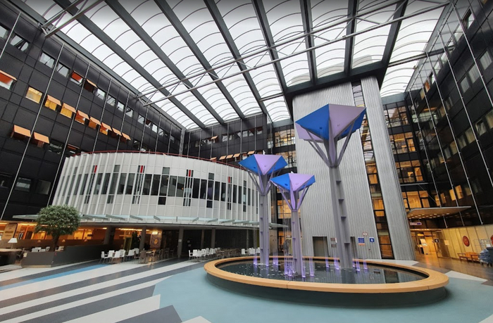 Вот так выглядит изнутри медицинский центр Гронингена. Это как раз крупная университетская больница.