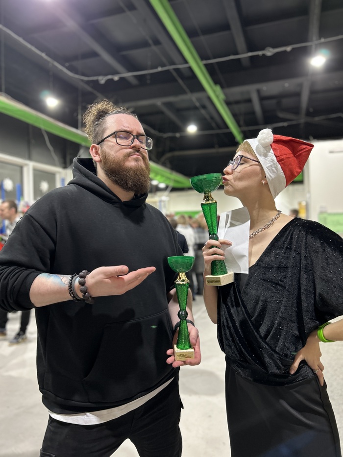 3 года работали вместе и не замечали друг друга: как сближает завод