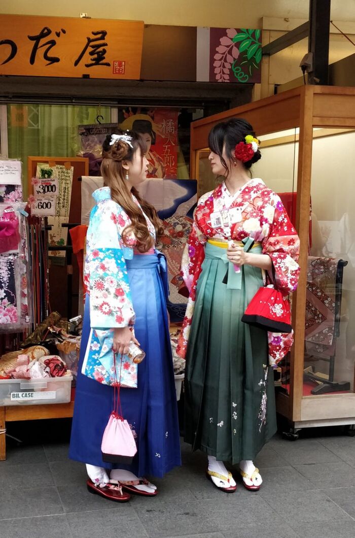 �������