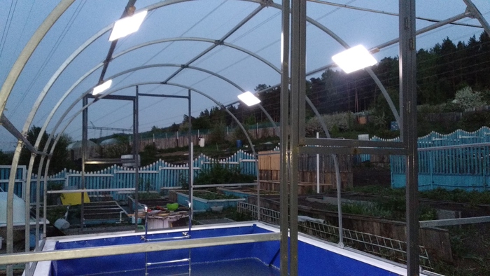 подсветка в бассейне