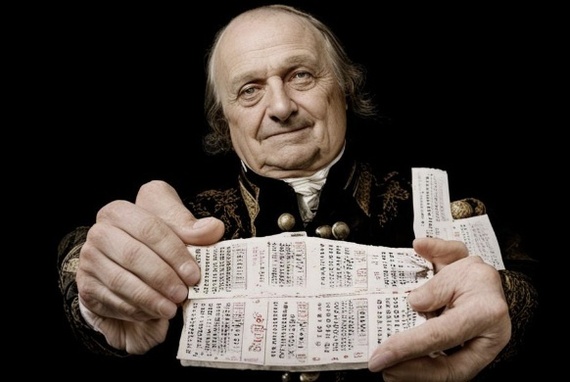 Фридрих Мельхиор фон Гримм с лотерейными билетами