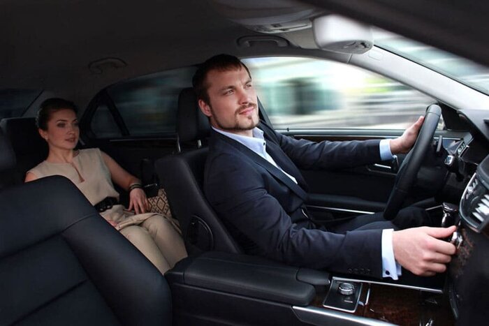К слову, личный водитель - одна из самых мужских профессий в России и сейчас. 99% работников этой сферы - мужчины. Чтобы вы понимали, в гугле по запросу “женщина - личный водитель” даже нет таких фото