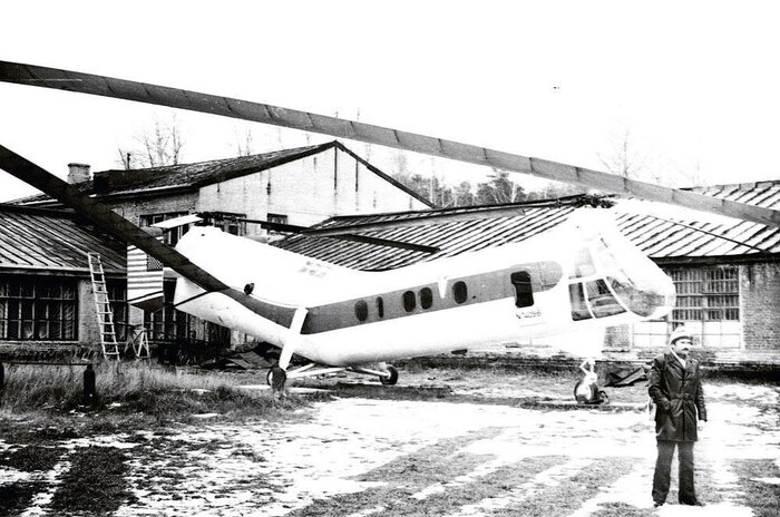 Монино, конец 1970 годов, перекраска вертолета после киношников. Фильм: " Если хочешь быть счастливым"